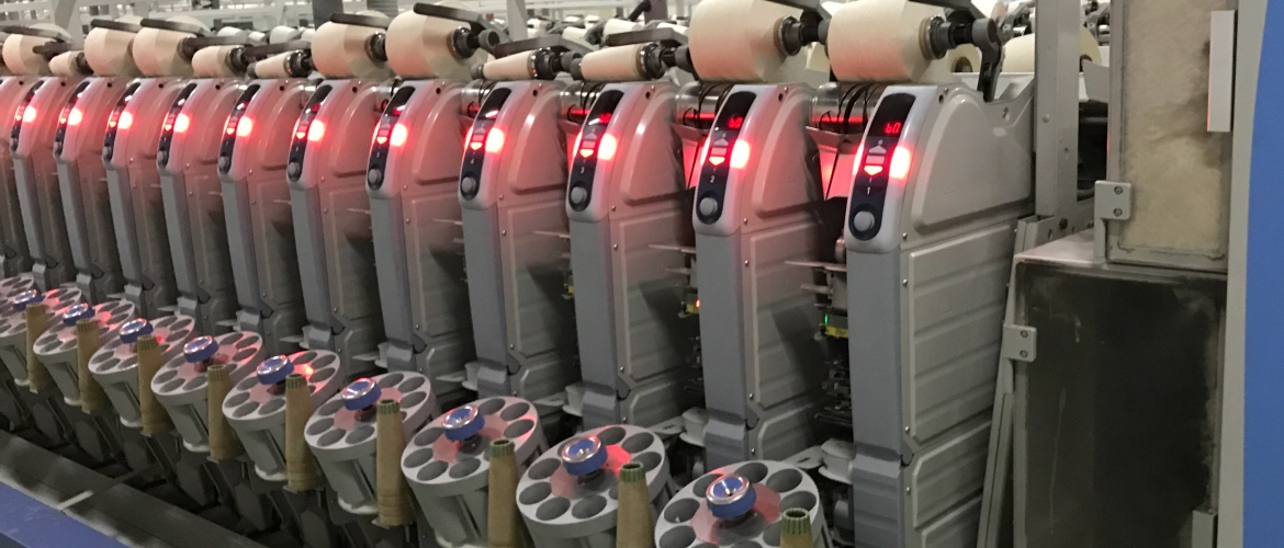 As bobinadoras são máquinas que enrolam linha, cordel, corda, fio têxtil, cabo, laço ou fita numa bobina. As máquinas modernas estão equipadas com Correias elásticas enquanto que as máquinas mais antigas são equipadas por Correias tangenciais.