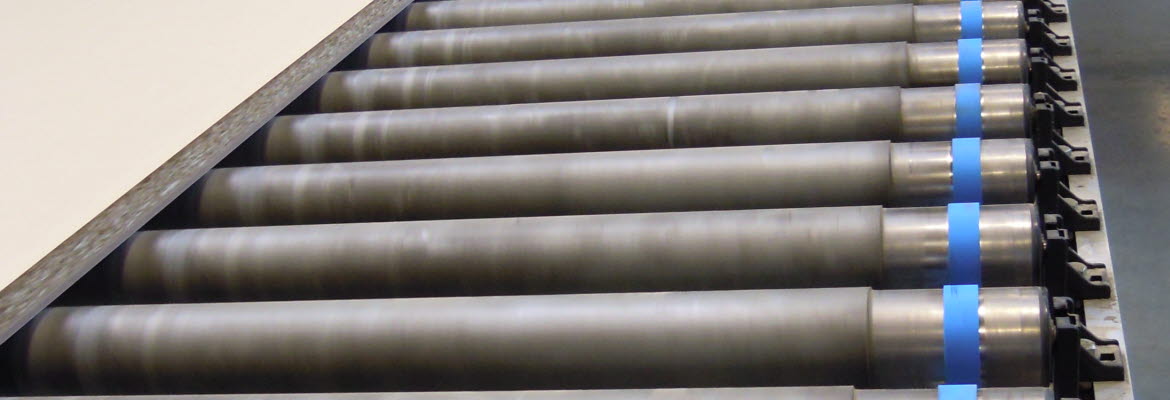 Os painéis acabados estão, agora, prontos para serem armazenados, e têm de ser encaminhados para o seu local de armazenamento.