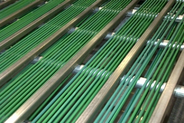 Em muitas aplicações de processamento na indústria alimentar, as correias de poliuretano e poliéster redondas e em V com qualidade alimentar são as mais indicadas para satisfazer os requisitos da aplicação, especialmente quando se lida com carnes fatiadas, queijo e linhas de cobertura e embalamento.