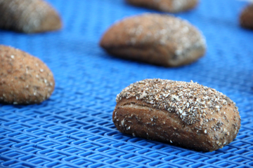 A segurança alimentar e a higiene são cruciais na indústria alimentar. Sabemos isso melhor do que ninguém, a Ammeraal Beltech iniciou a sua atividade produzindo correias para pastelaria! Trabalhámos na indústria da pastelaria durante mais de sessenta e cinco anos, encontrando soluções para todos os desafios apresentados pela indústria. Podemos ajudá-lo também.