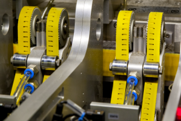 Para além das correias mais comuns que mantemos em stock, também dispomos de uma vasta gama de opções personalizáveis para todos os clientes.  Com as nossas correias de desenho especial prestamos especial atenção aos requisitos individuais das suas instalações ou maquinaria. Pontos extremos de força, tolerâncias dimensionais exatas e especificações sobre a qualidade da superfície podem ser adaptados com recurso às nossas modernas técnicas de fabrico.